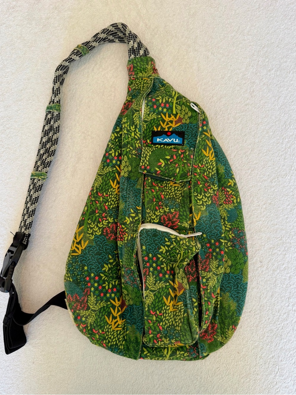 Kavu Green Botanical Print Rope Sling Bag with Black & White Strap